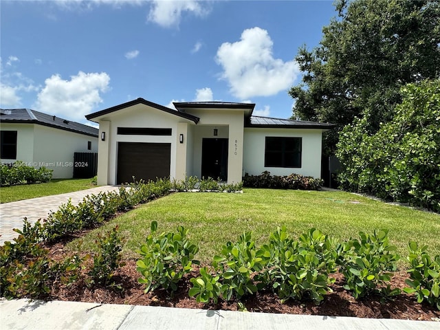 view of front facade featuring a front yard and a garage