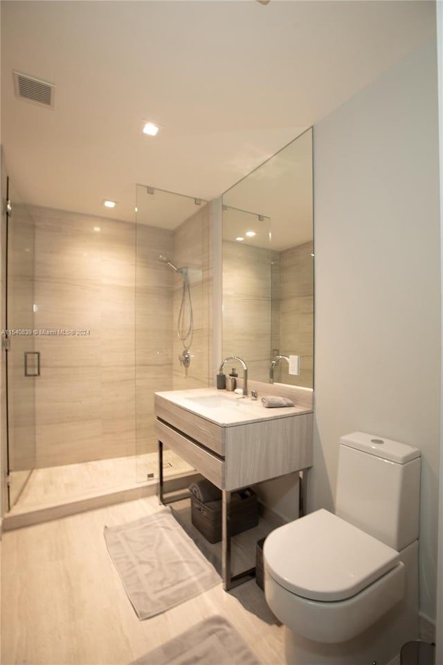 bathroom with toilet and tiled shower