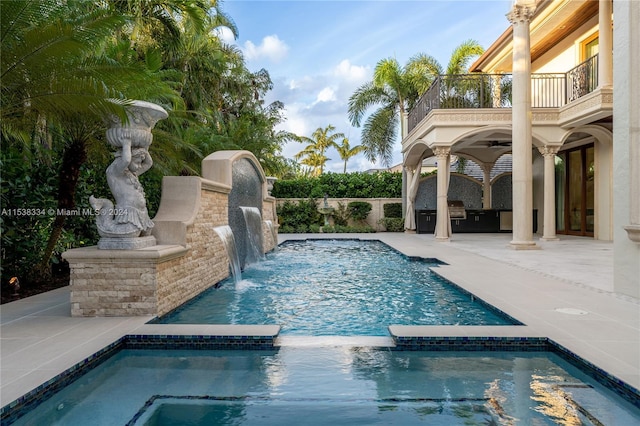 view of pool featuring an in ground hot tub, area for grilling, pool water feature, ceiling fan, and a patio