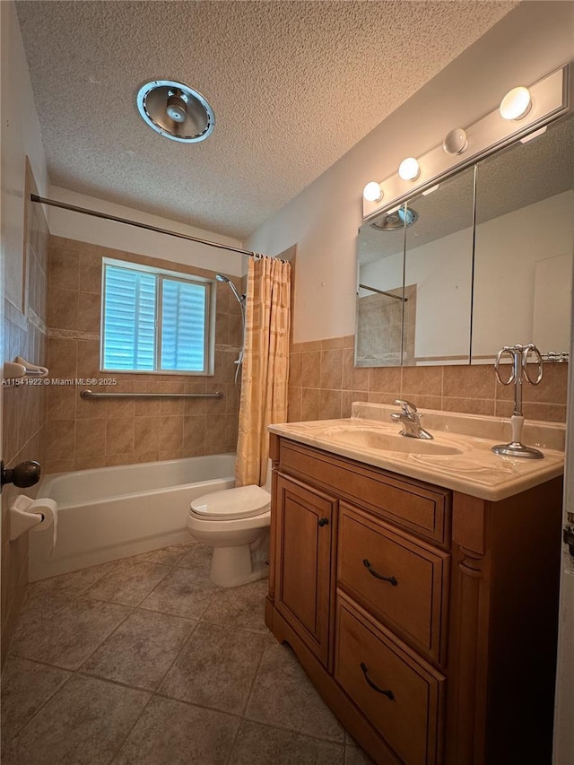 full bath featuring tile patterned floors, toilet, shower / tub combo with curtain, a textured ceiling, and tile walls