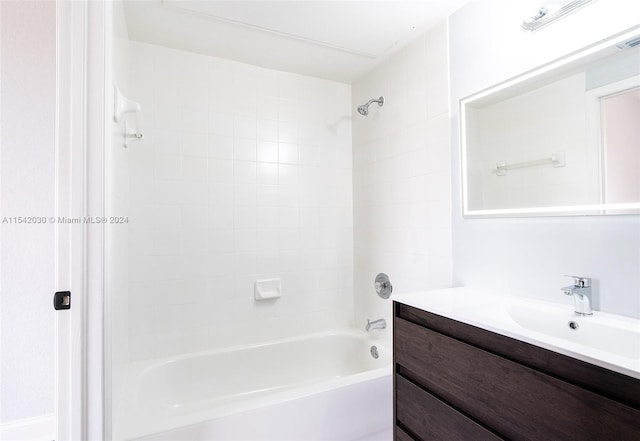 bathroom with vanity and tiled shower / bath