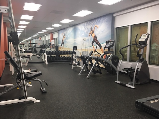 workout area featuring a drop ceiling