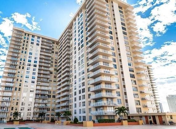 231 174th St Unit M10, Sunny Isles Beach, FL 33160 - photo 1