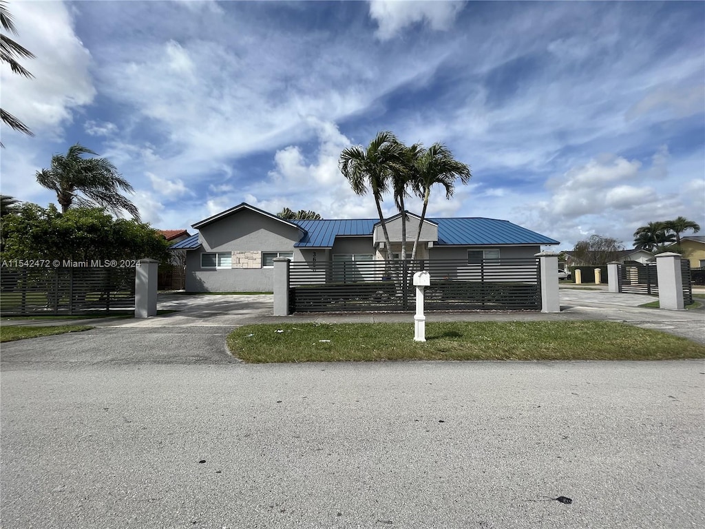 view of front of property