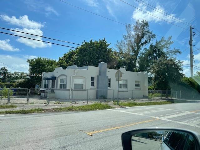 932 NW 70th St, Miami, FL 33150 - photo 1