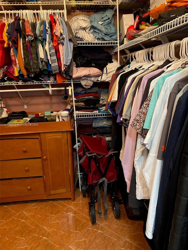 walk in closet featuring light tile flooring