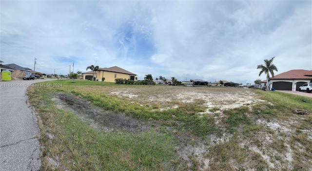 Listing photo 3 for 407 NW 39th Ave, Cape Coral FL 33993