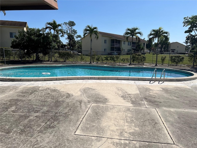 view of swimming pool