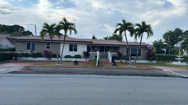 ranch-style house featuring a porch