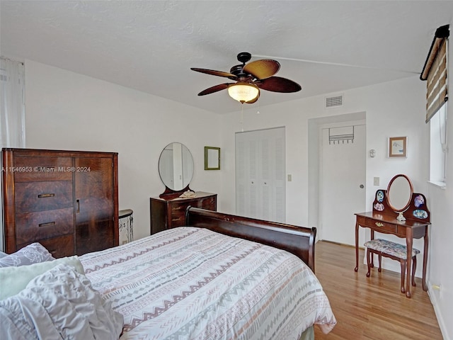 bedroom featuring light hardwood / wood-style floors and ceiling fan