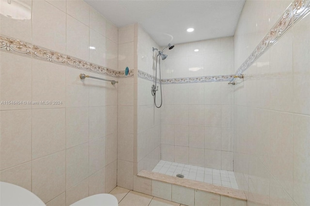 bathroom featuring tiled shower, tile walls, and toilet