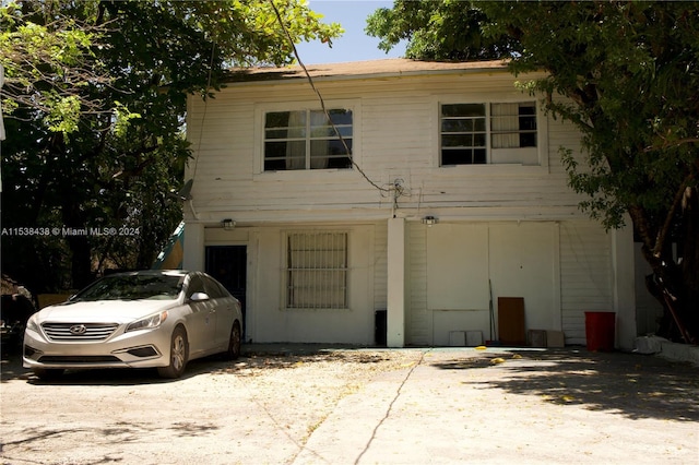 view of front facade