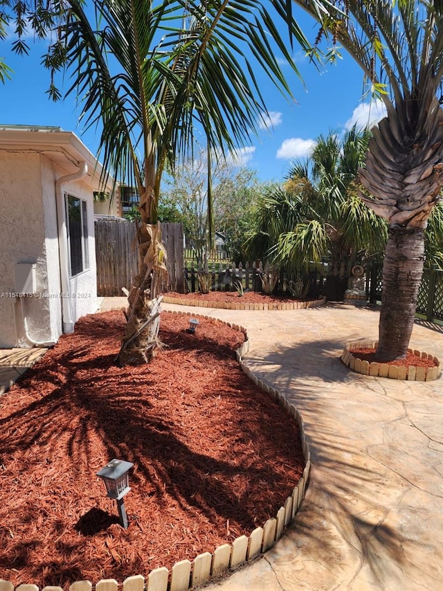 view of yard with a patio