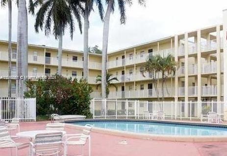 view of swimming pool