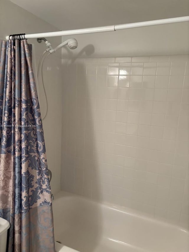 bathroom with shower / tub combo