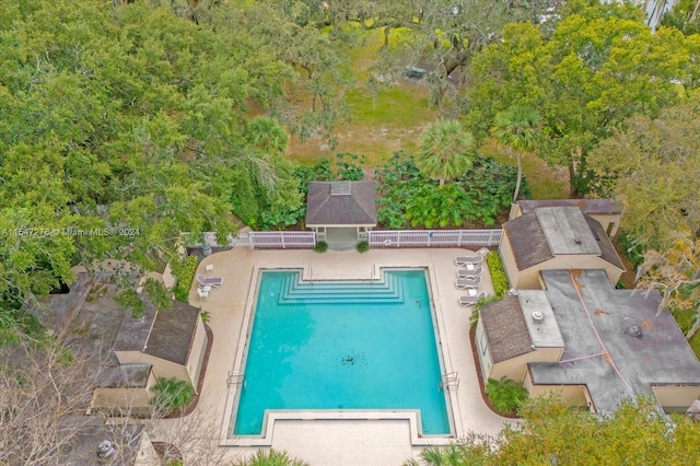 view of swimming pool