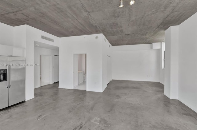 unfurnished room featuring concrete flooring