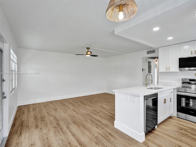 kitchen with kitchen peninsula, ceiling fan, sink, light hardwood / wood-style flooring, and stainless steel appliances