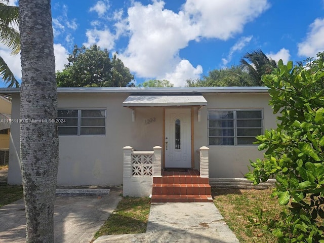 view of front facade