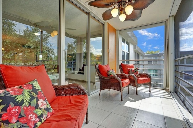 sunroom / solarium featuring a ceiling fan