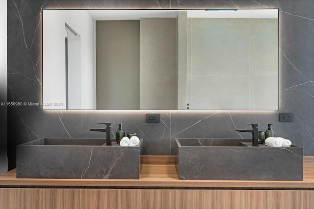 bathroom with decorative backsplash and vanity