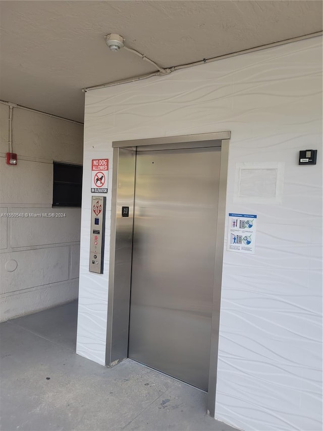 entrance to property with elevator