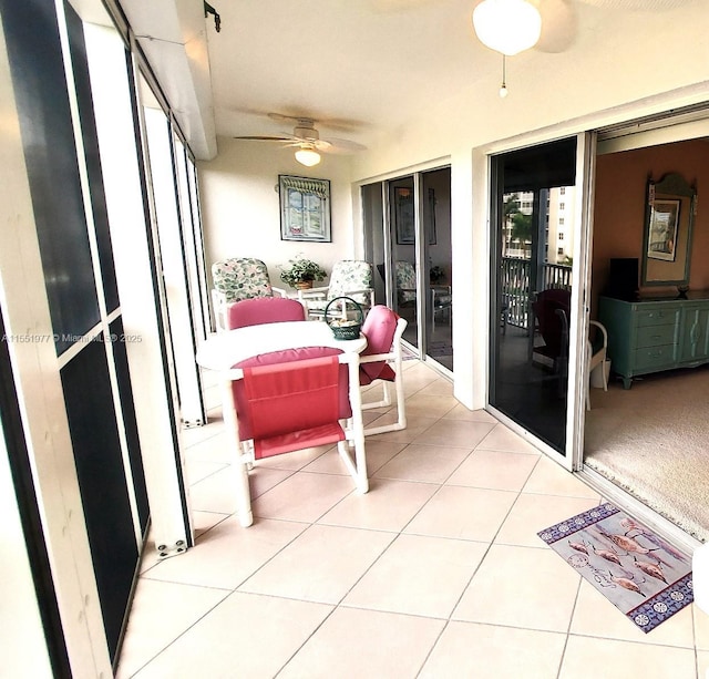 sunroom with ceiling fan