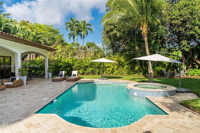 view of swimming pool with an in ground hot tub and a patio