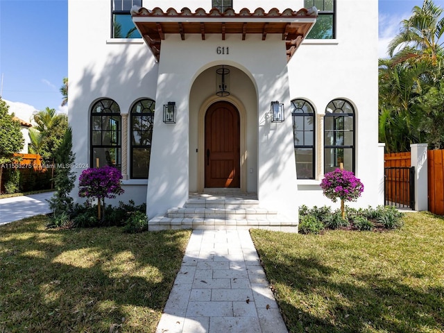 entrance to property featuring a yard