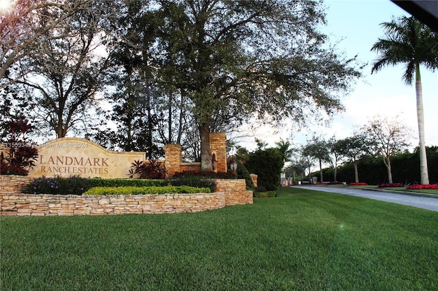 community / neighborhood sign with a lawn