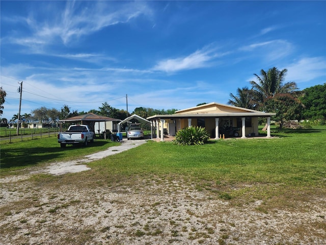 view of front of house featuring a front lawn