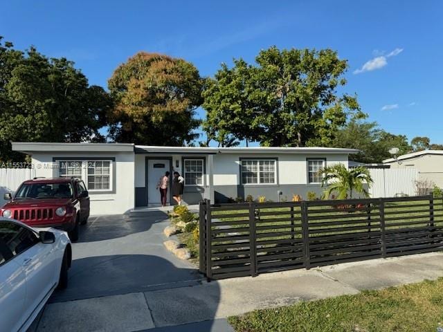 view of front of property