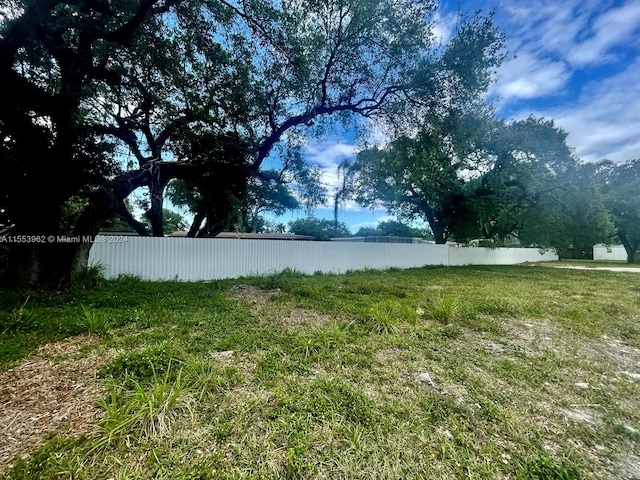 Listing photo 2 for 2451 NW 167th St, Miami Gardens FL 33056