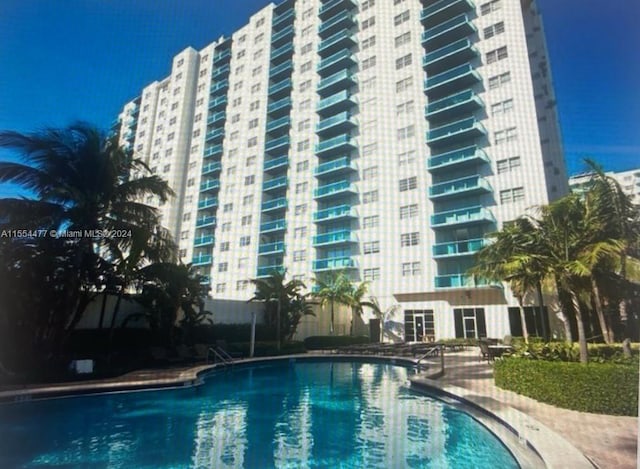 view of swimming pool