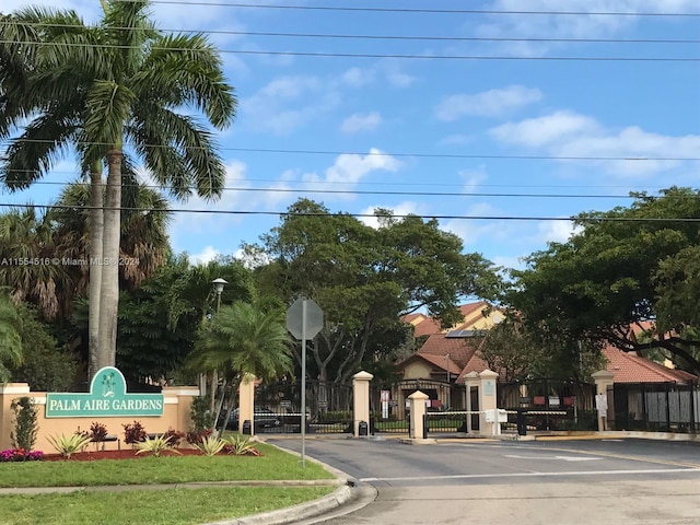 view of front facade