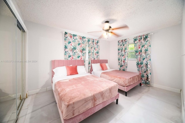 bedroom featuring ceiling fan, a textured ceiling, and a closet