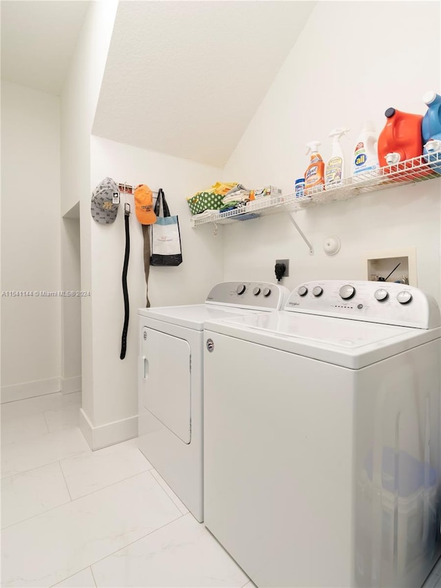 laundry room with laundry area, baseboards, and washing machine and clothes dryer