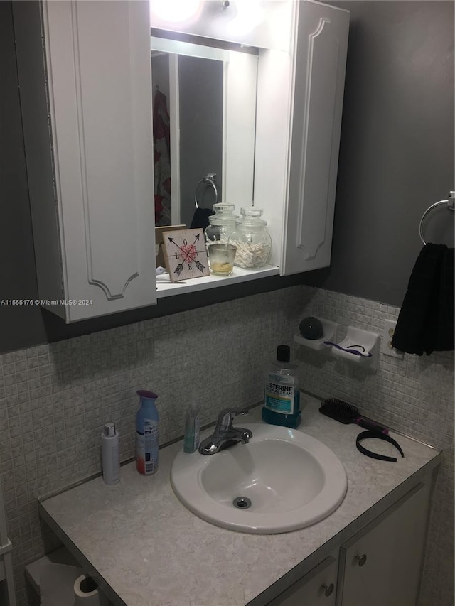 bathroom with backsplash and vanity