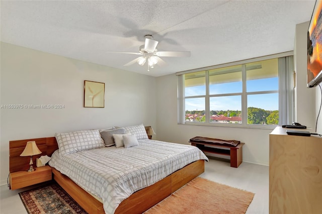 bedroom featuring ceiling fan and a textured ceiling