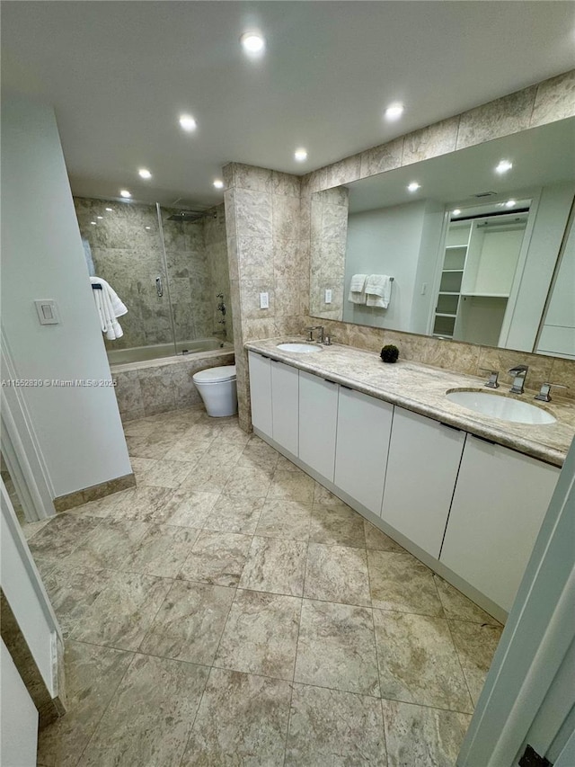 bathroom featuring tiled shower / bath and vanity