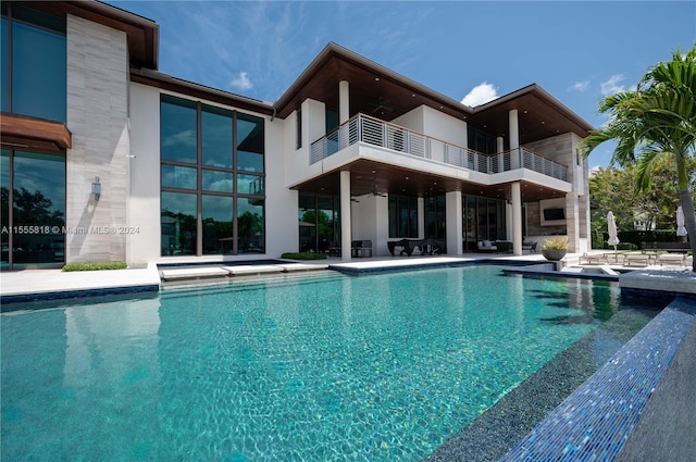 view of swimming pool featuring a patio