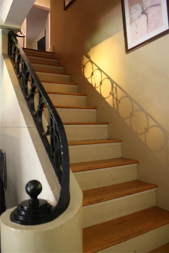 3440 N Meridian Ave, Miami Beach, FL 33140 - view of stairway