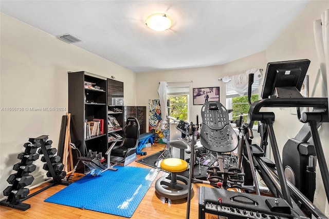 3440 N Meridian Ave, Miami Beach, FL 33140 - workout room featuring visible vents and wood finished floors