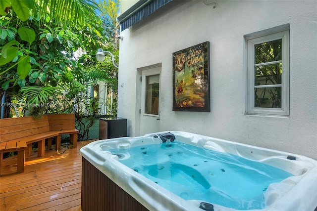 3440 N Meridian Ave, Miami Beach, FL 33140 - deck with a hot tub