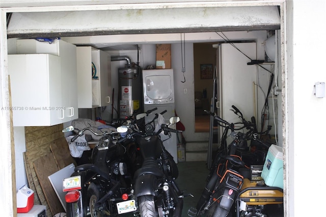3440 N Meridian Ave, Miami Beach, FL 33140 - garage with washer / dryer and gas water heater
