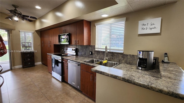 kitchen featuring a wealth of natural light, stainless steel appliances, sink, and ceiling fan