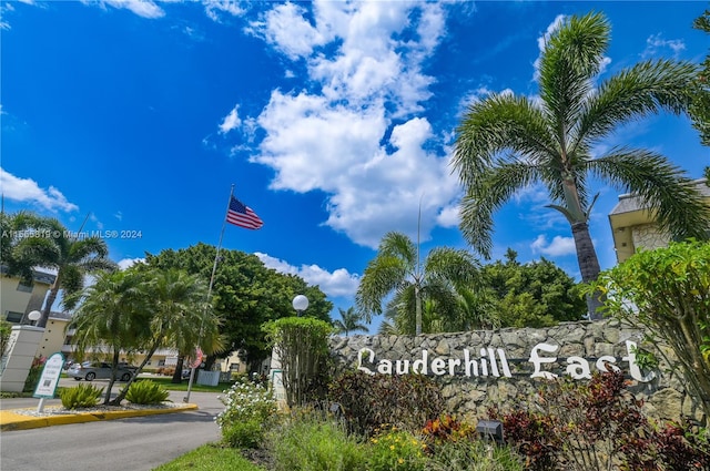 view of community / neighborhood sign