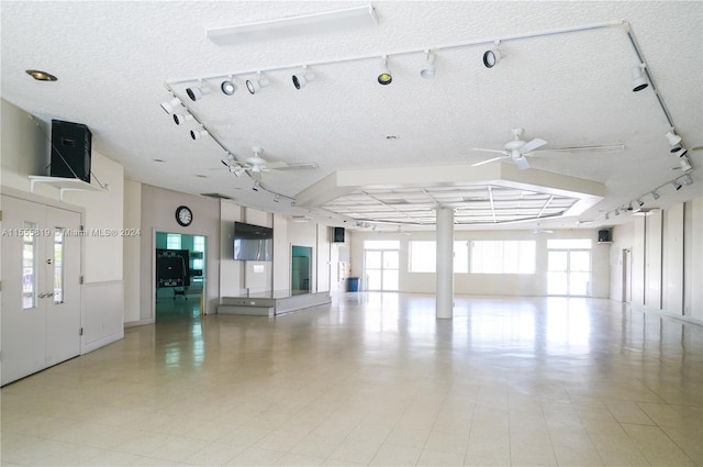 unfurnished room featuring a textured ceiling and ceiling fan