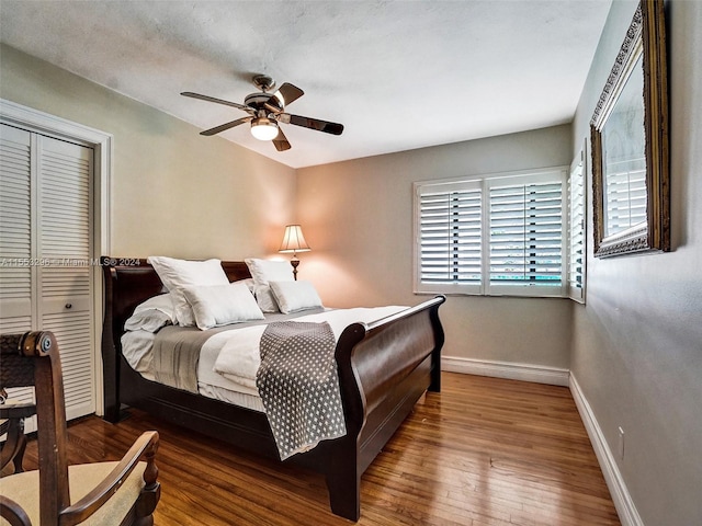 bedroom featuring a closet, dark hardwood / wood-style floors, and ceiling fan