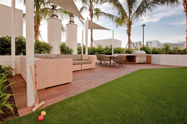 view of yard featuring an outdoor hangout area and a patio area